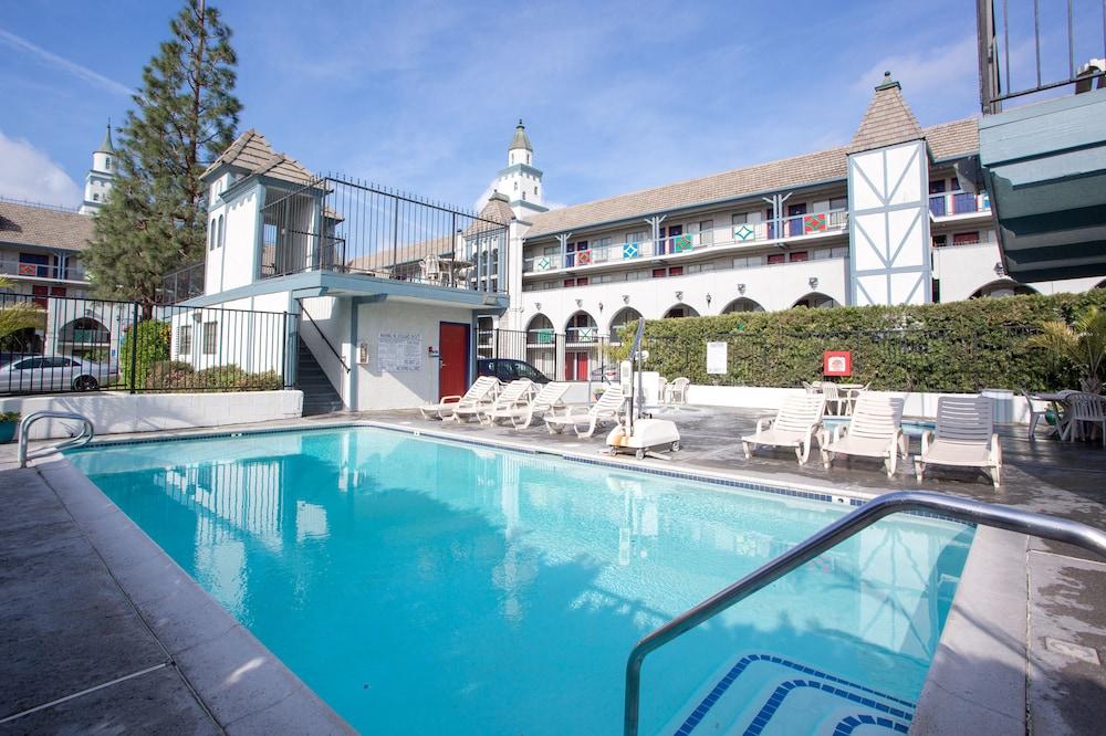 Castle Inn And Suites אנהיים מראה חיצוני תמונה