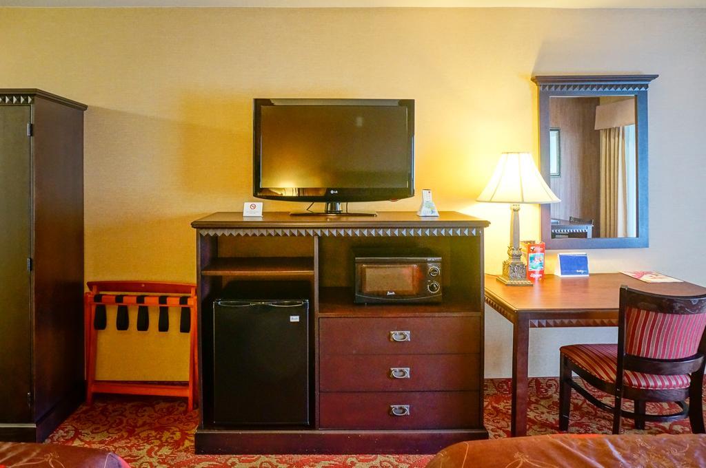 Castle Inn And Suites אנהיים מראה חיצוני תמונה