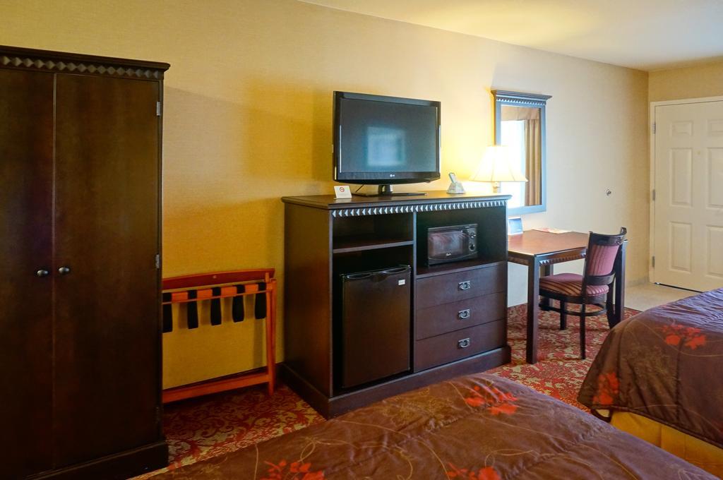 Castle Inn And Suites אנהיים מראה חיצוני תמונה