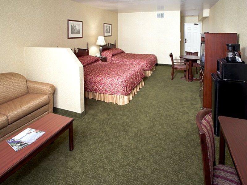 Castle Inn And Suites אנהיים מראה חיצוני תמונה
